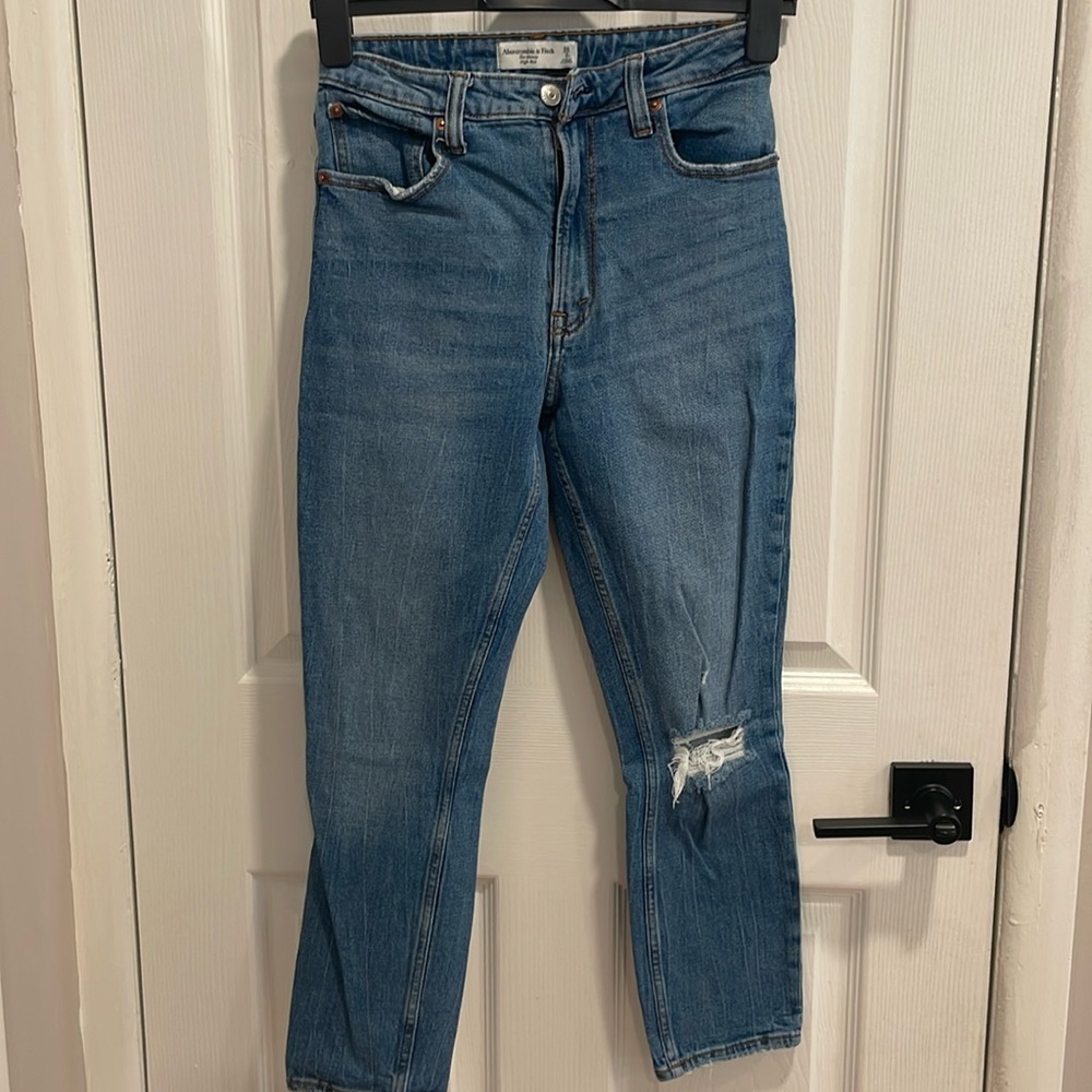 Abercrombie Curve Love High Rise Skinny Jean Medium Destroy Size 26 Short